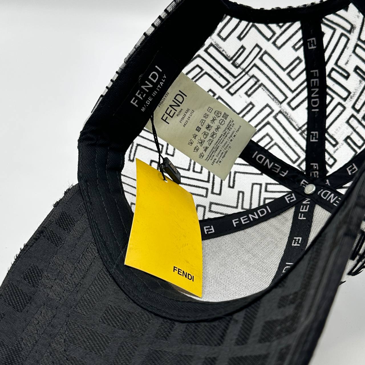 CAP FENDI ICONIC