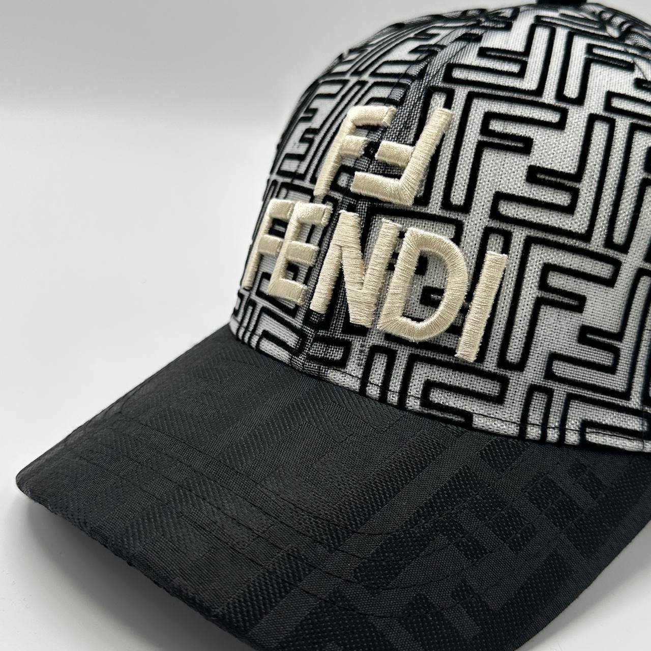 CAP FENDI ICONIC