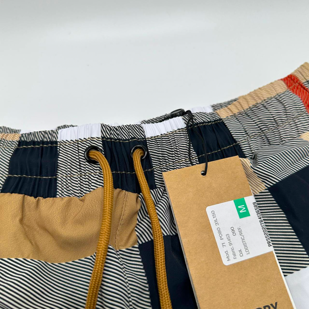 BURBERRY SHORT AGRESSIVE 2025