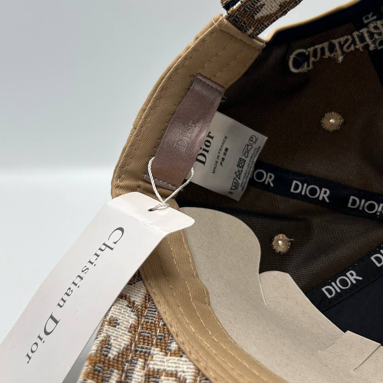 CAP DIOR AUTHENTICITY