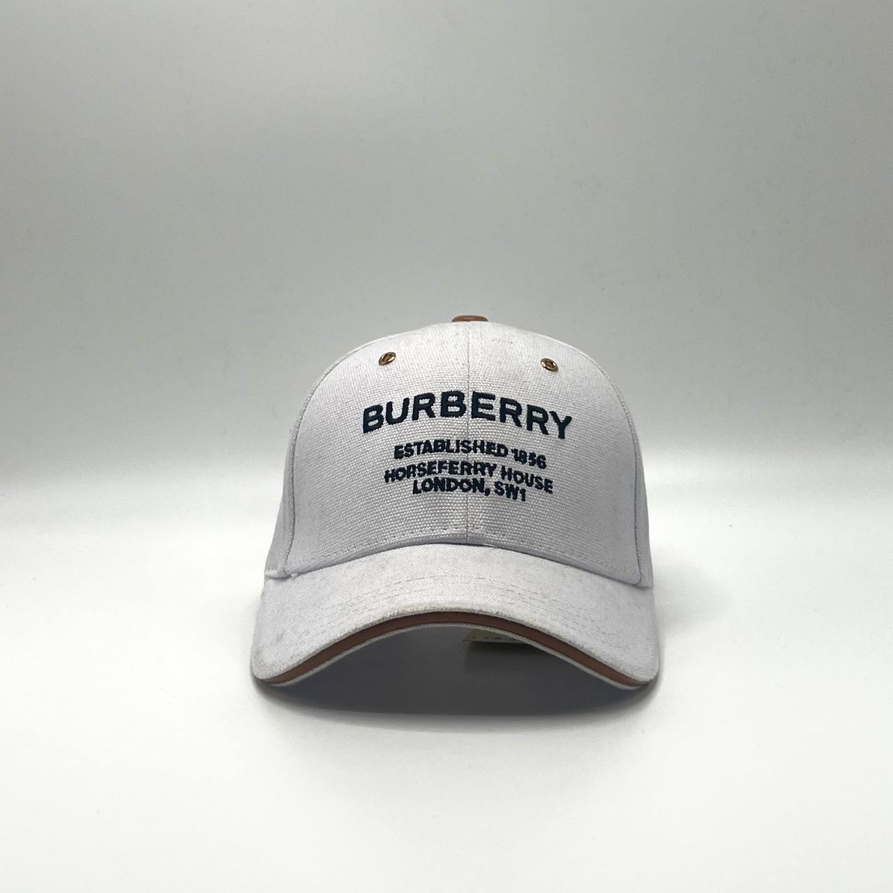 CAP Burberry WHITE EDITION