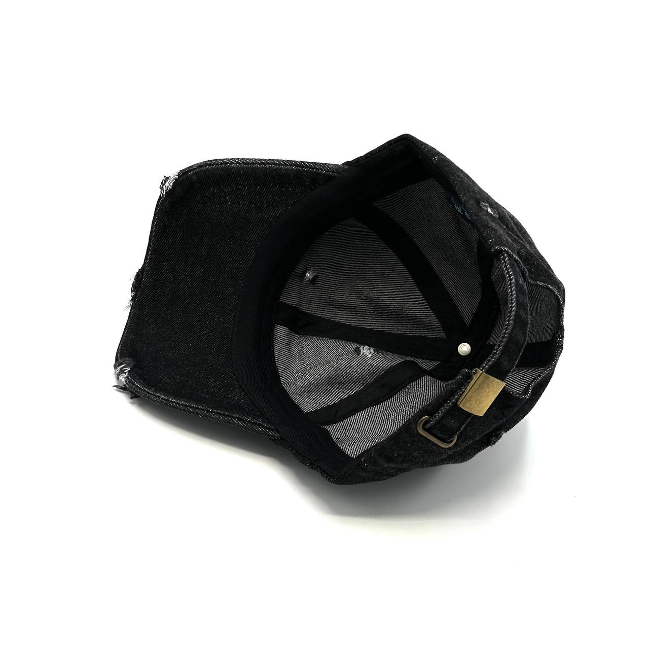 BLACK CAP SIMPLE JEANS