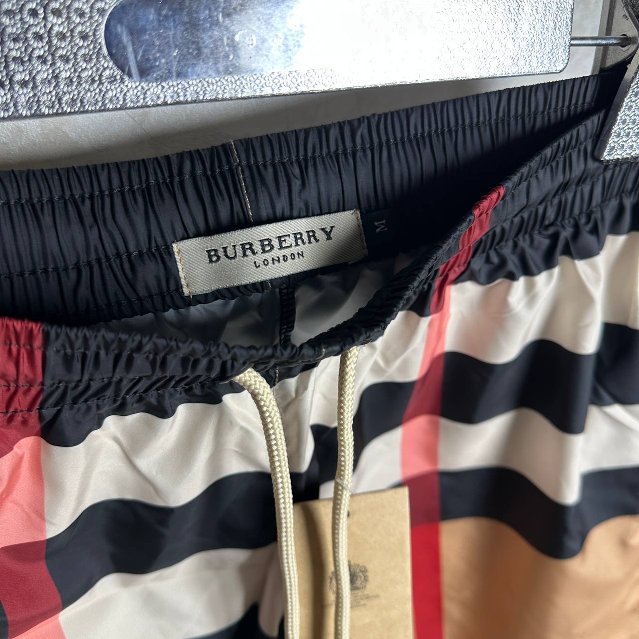 SHORT BURBERRY AGRESSIVE 2