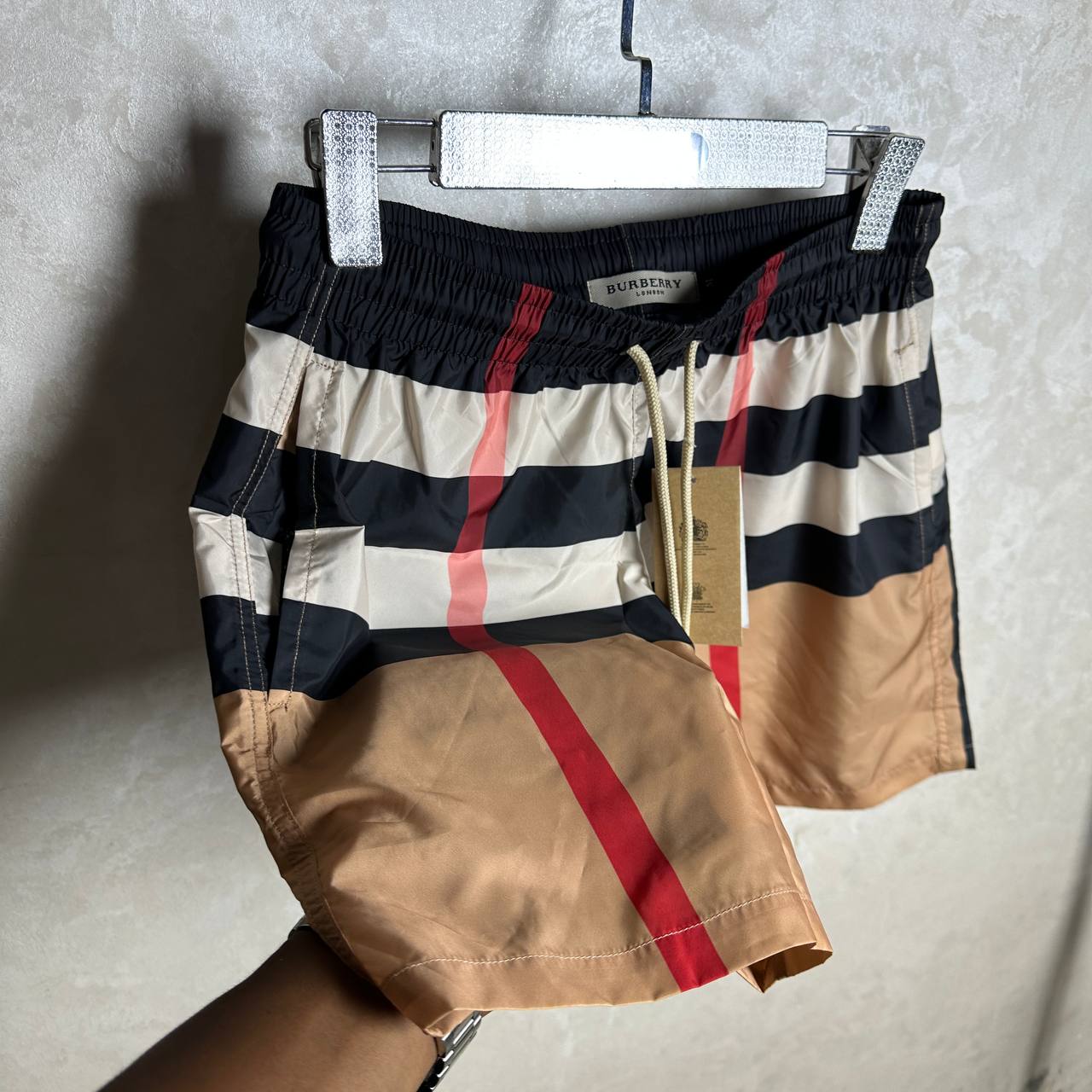 SHORT BURBERRY AGRESSIVE 2