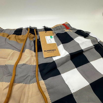 BURBERRY SHORT AGRESSIVE 2025