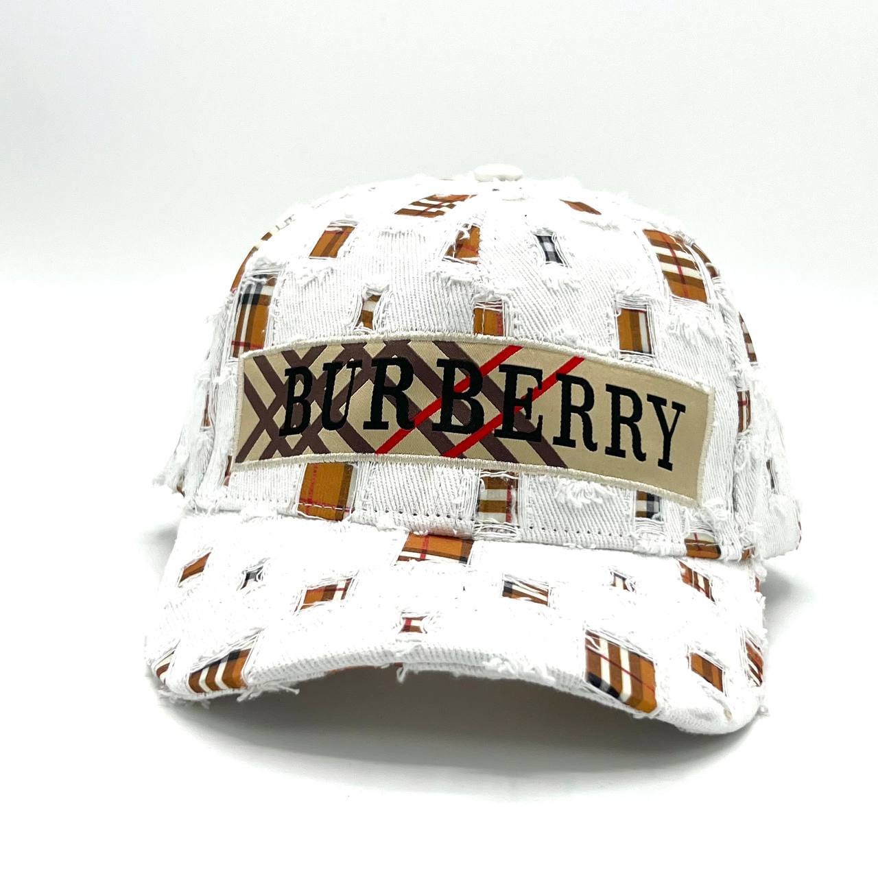 CAP BURBERRY WHITE JEANS