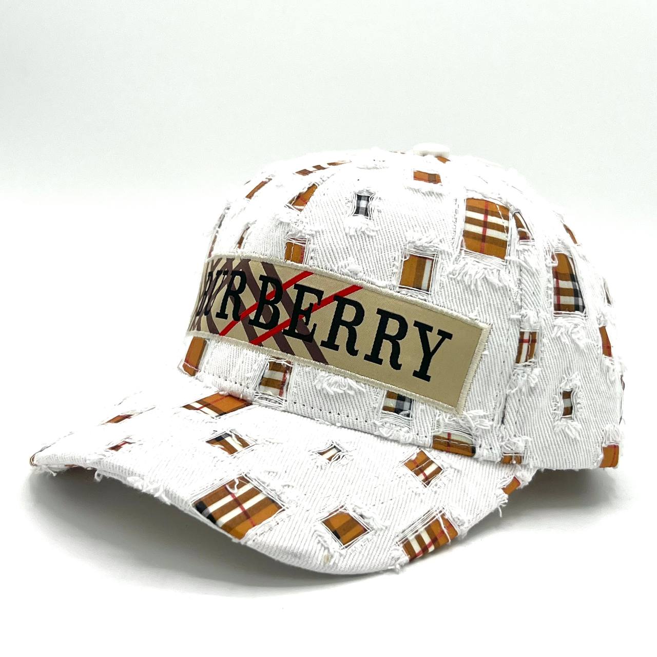 CAP BURBERRY WHITE JEANS